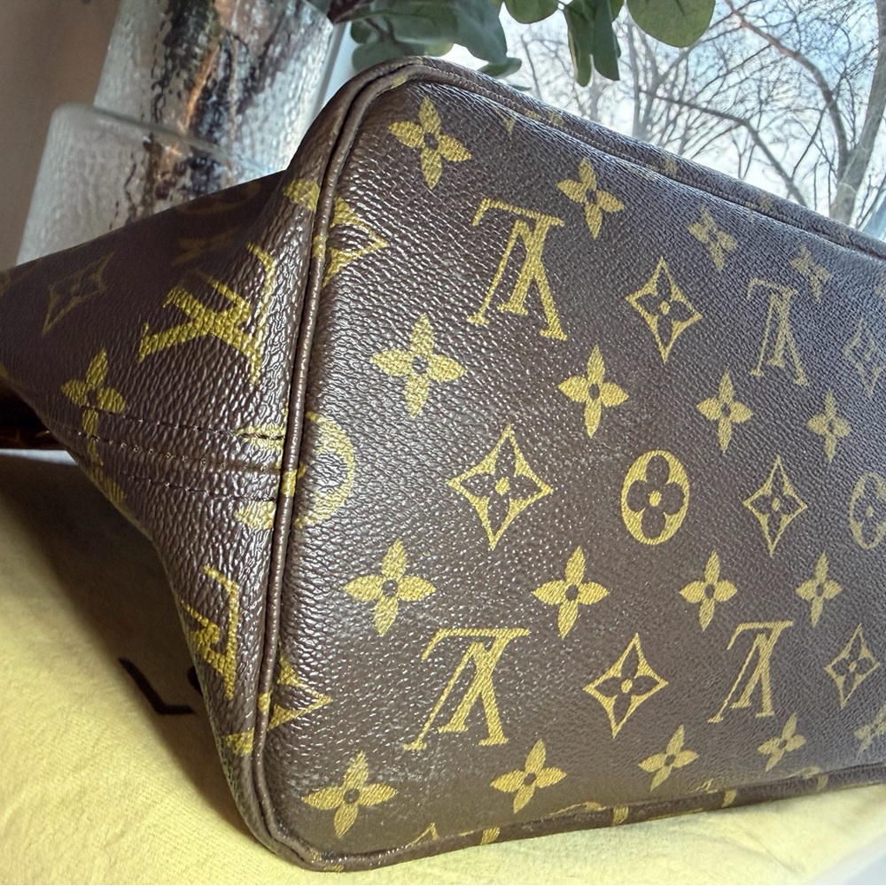 Authentic Louis Vuitton Neverfull MM Monogram Tote 2017 SD0157 - Picture 6 of 13